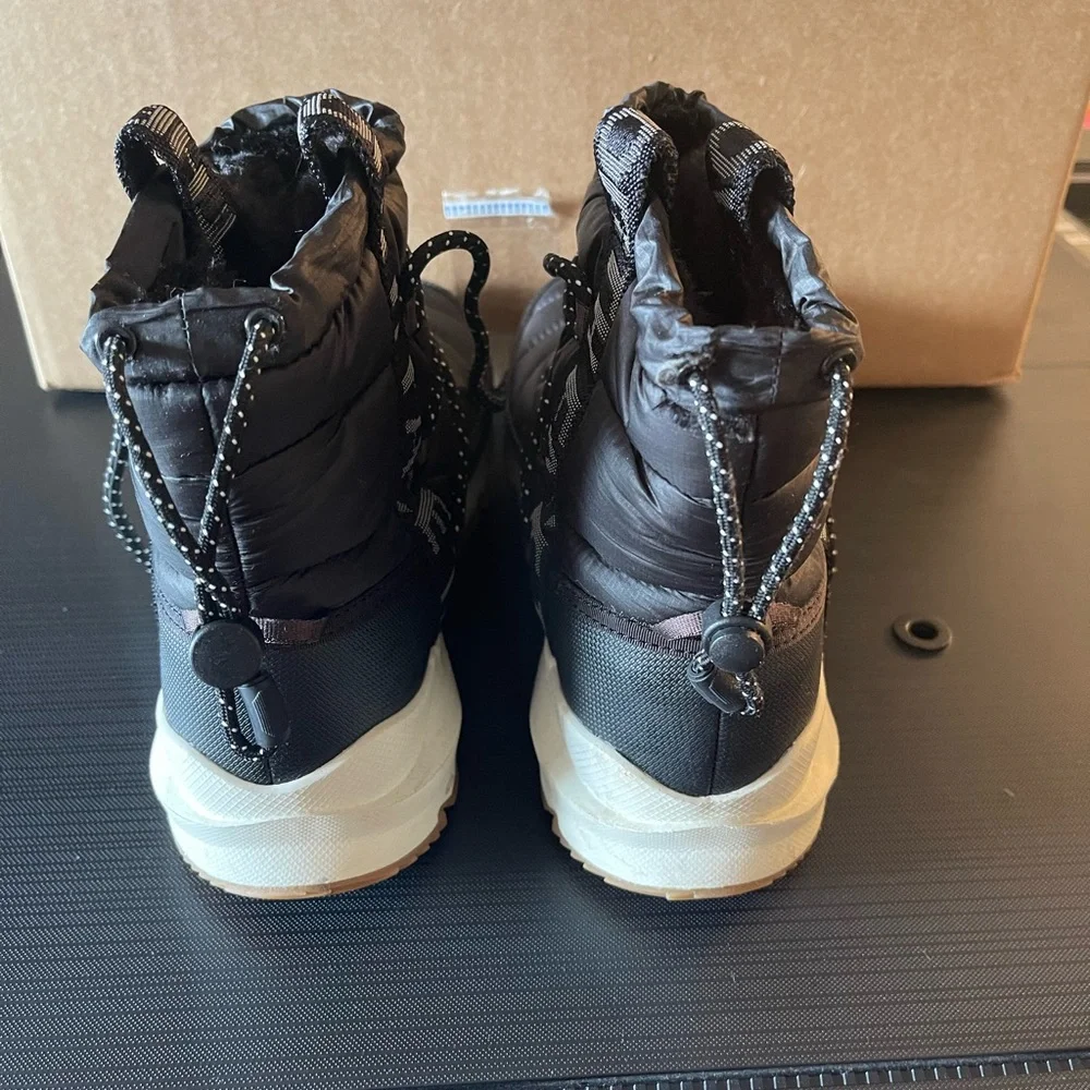 Shoes - Picture 6 of 7